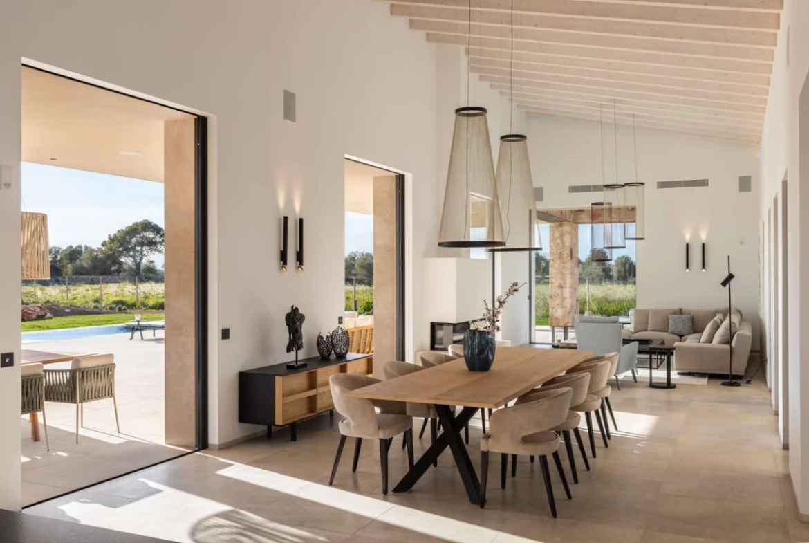 Finca de lujo nueva construcción en Santanyí: diseño minimalista y piedra natural