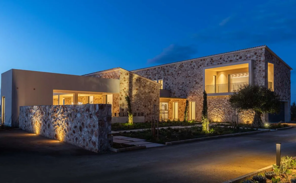 Finca de lujo nueva construcción en Santanyí: diseño minimalista y piedra natural