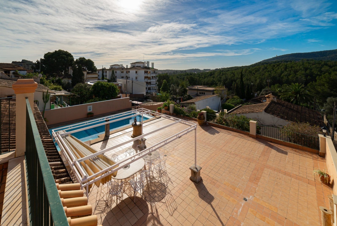 Casa familiar con piscina y vistas al Bosque de Bellver, Son Rapinya