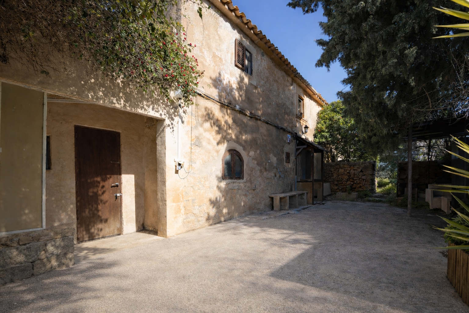 Historic Town House to Renovate in Ses Salines, 274 m² with 433 m² Plot