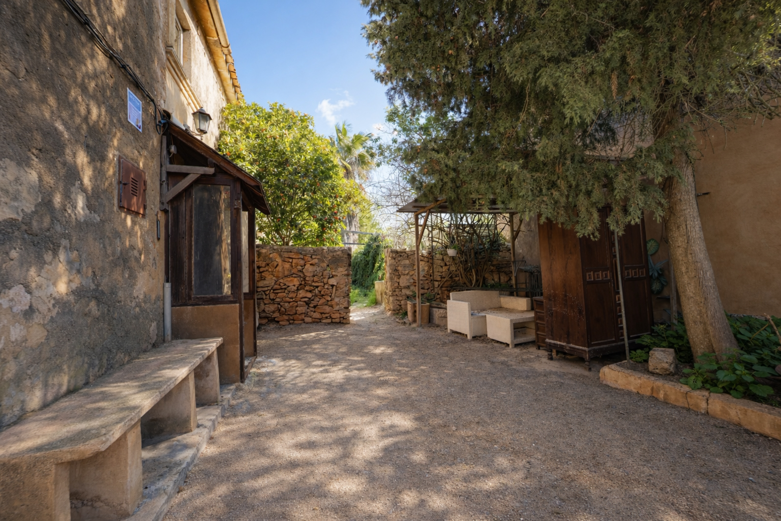 Historic Town House to Renovate in Ses Salines, 274 m² with 433 m² Plot