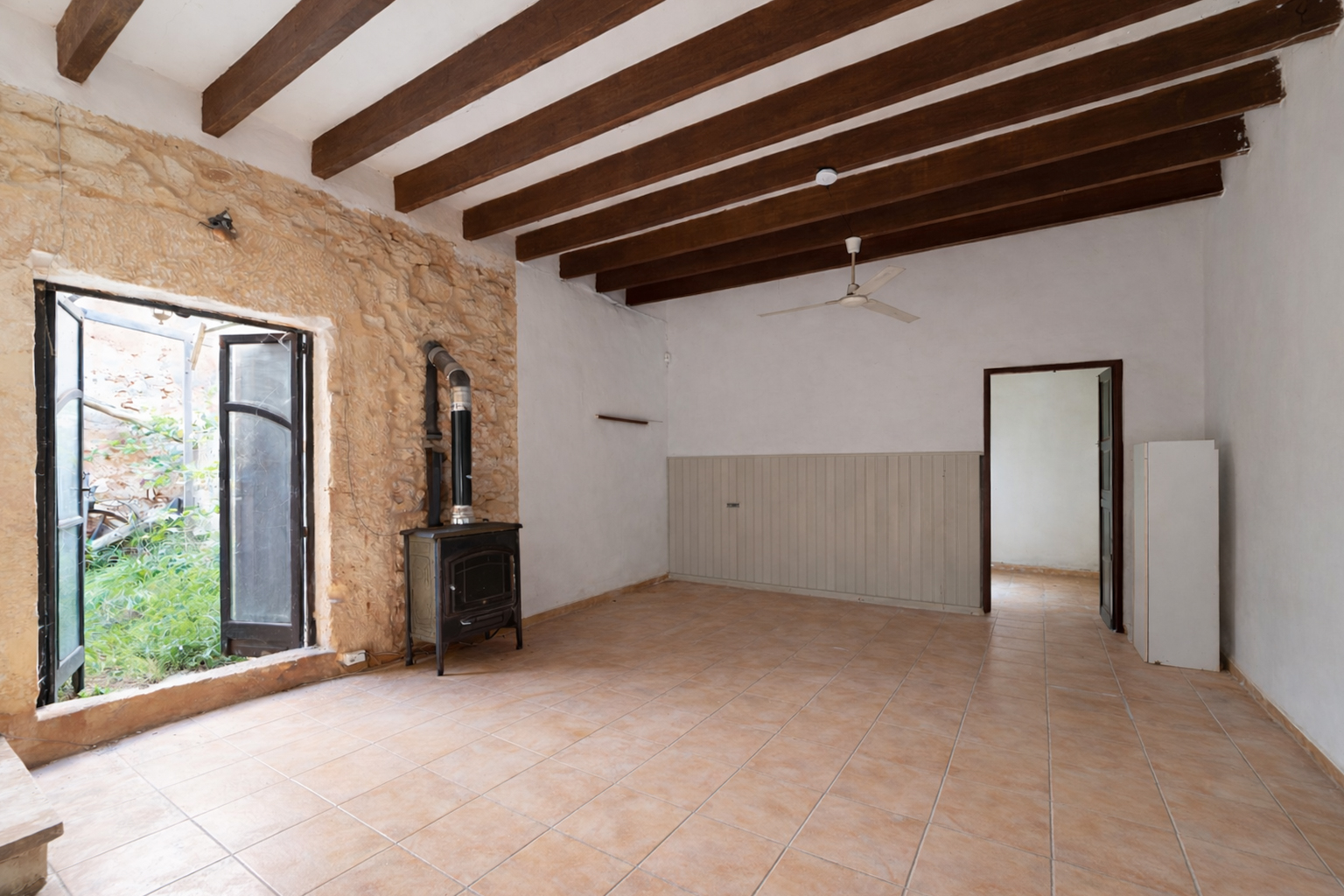 Historic Town House to Renovate in Ses Salines, 274 m² with 433 m² Plot