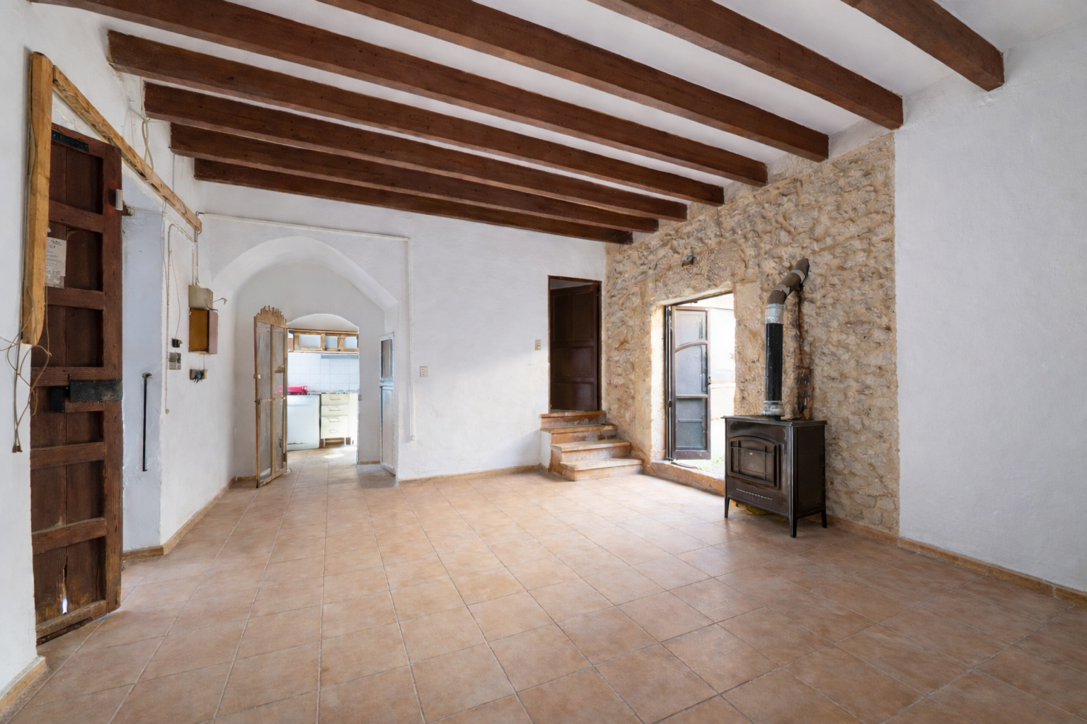 Historic Town House to Renovate in Ses Salines, 274 m² with 433 m² Plot