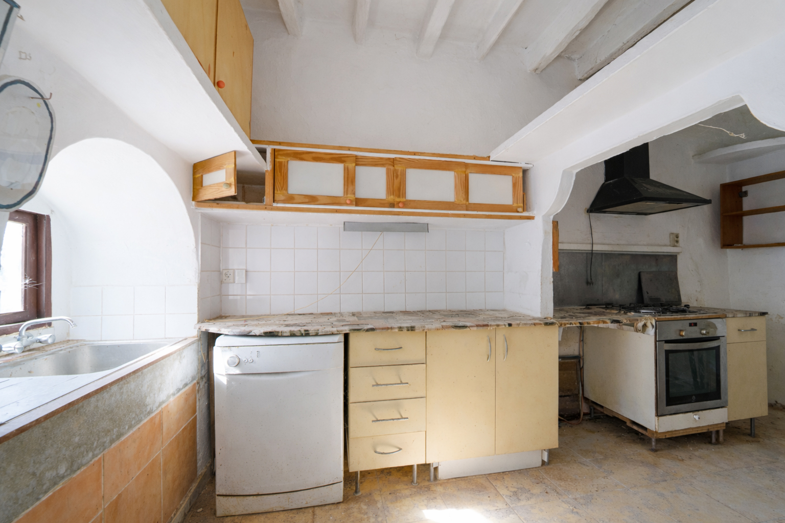 Historic Town House to Renovate in Ses Salines, 274 m² with 433 m² Plot