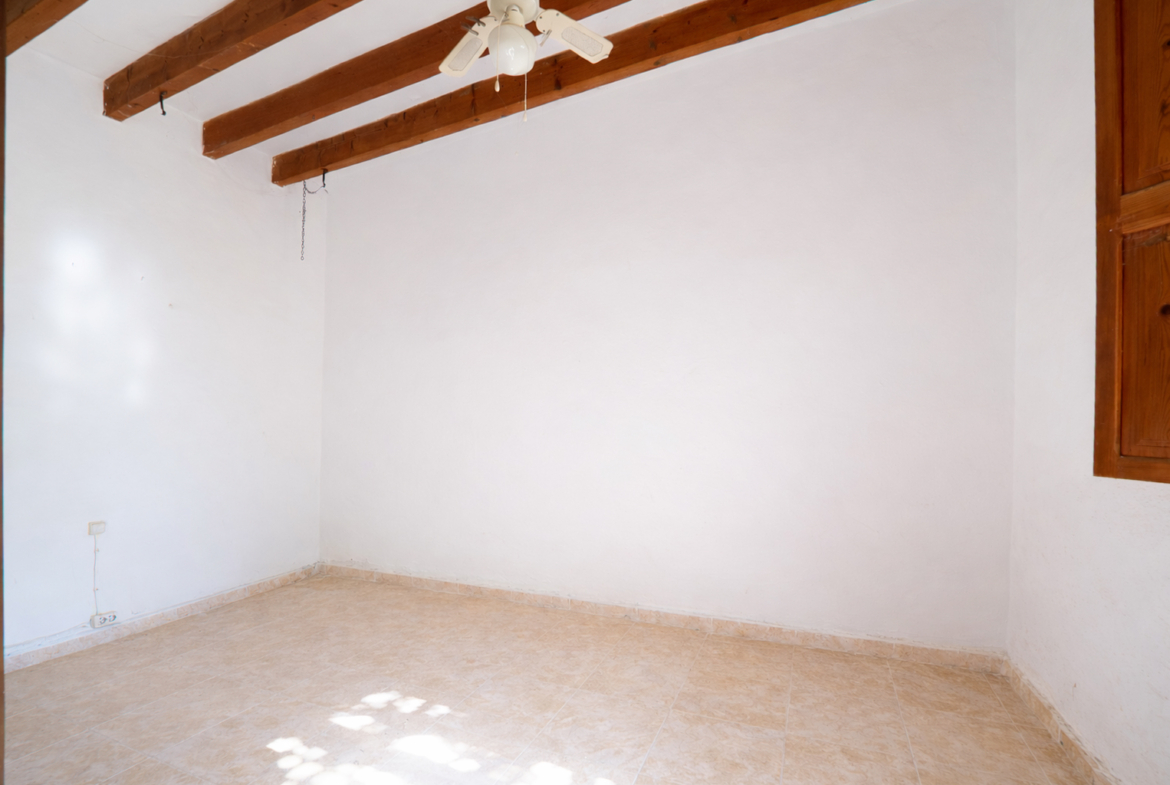 Historic Town House to Renovate in Ses Salines, 274 m² with 433 m² Plot