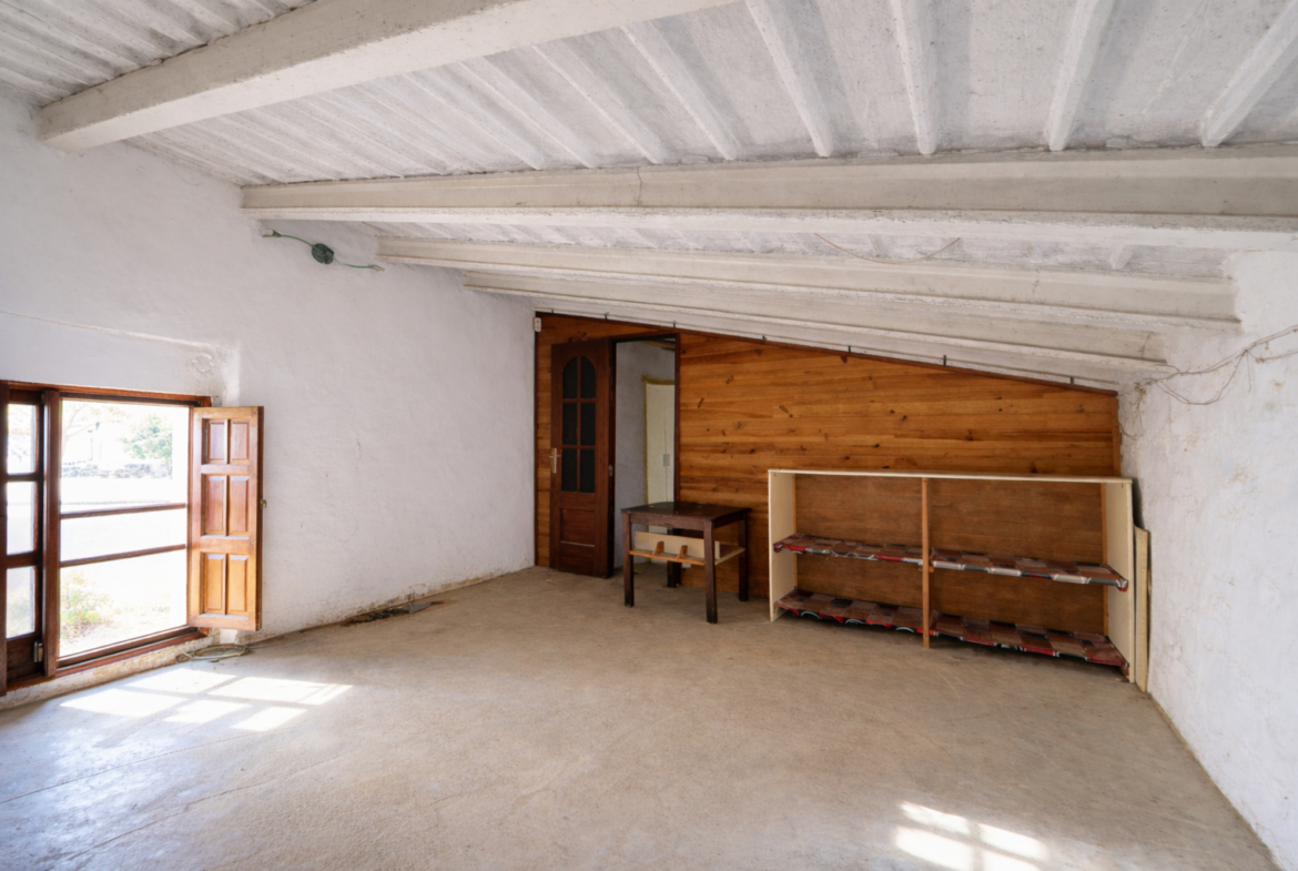 Historic Town House to Renovate in Ses Salines, 274 m² with 433 m² Plot