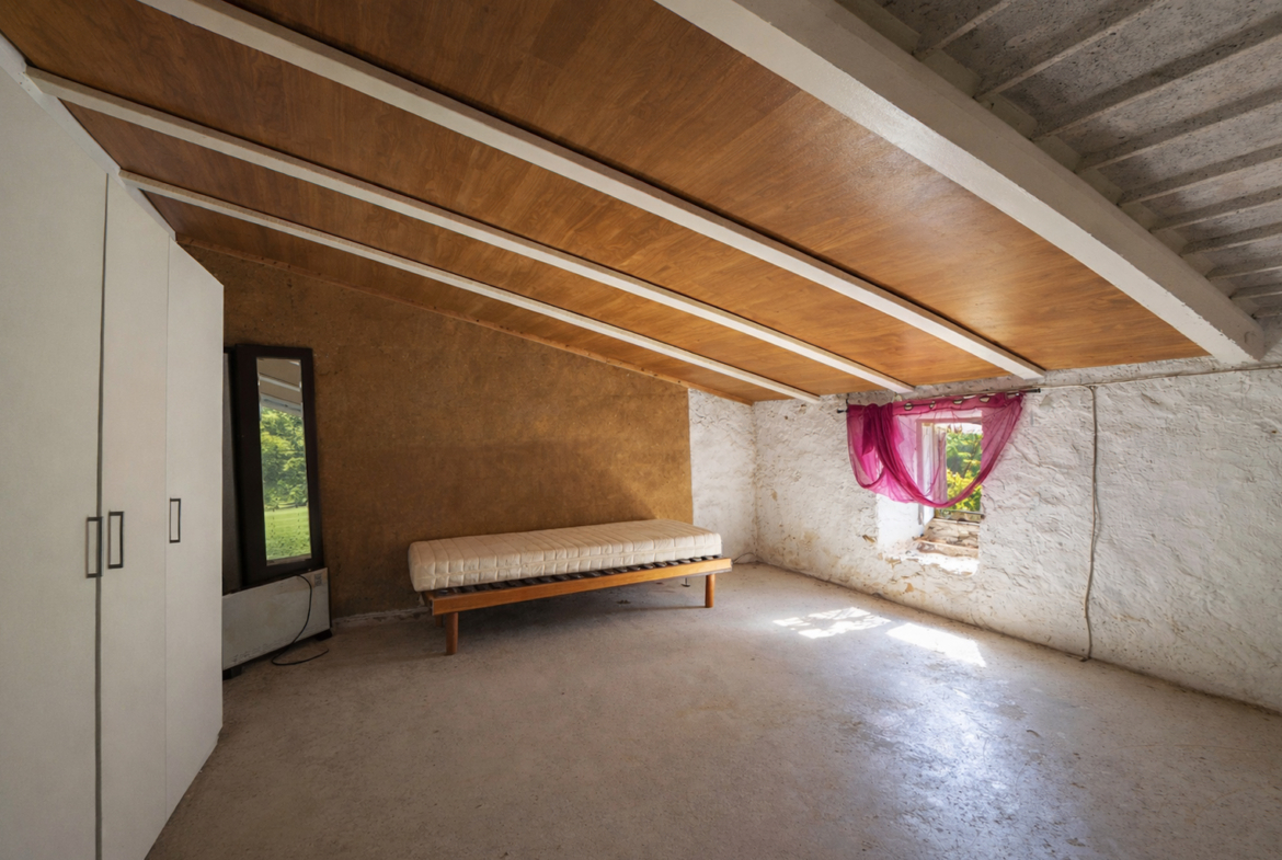 Historic Town House to Renovate in Ses Salines, 274 m² with 433 m² Plot