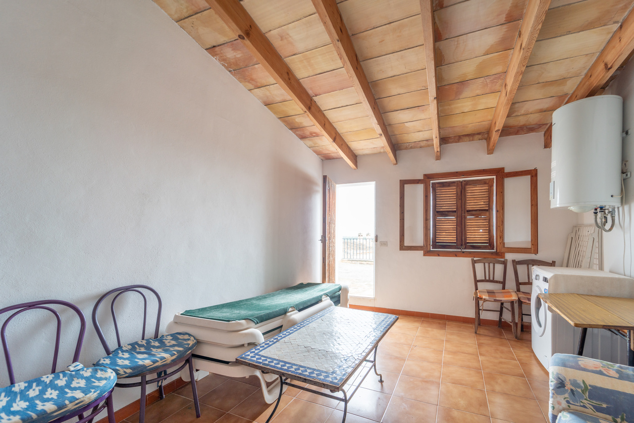 1508-Ample-apartment-to-rent-with-terrace-and-views-in-Es-Llombards-06.jpg Piso amueblado con azotea y vistas en Es Llombards