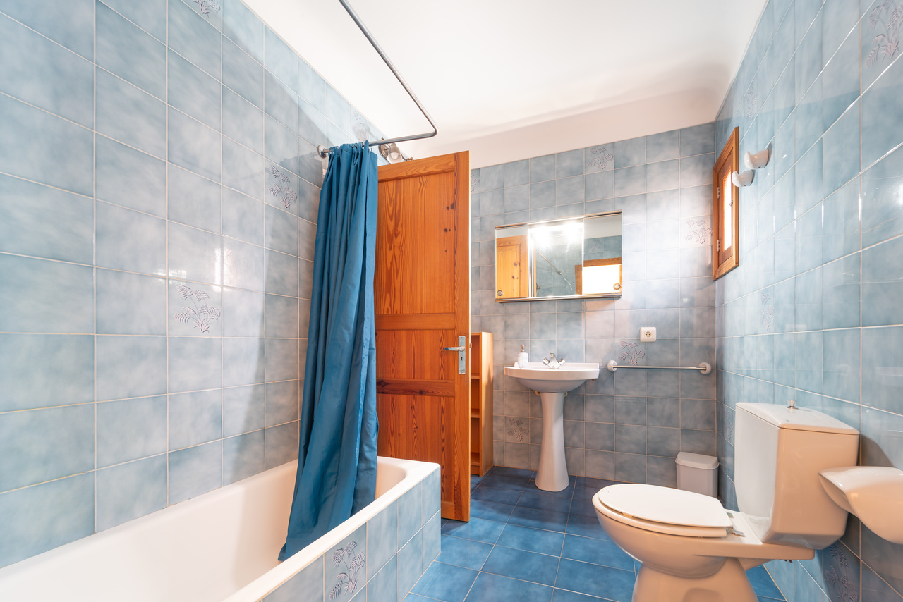 1508-Ample-apartment-to-rent-with-terrace-and-views-in-Es-Llombards-22.jpg Piso amueblado con azotea y vistas en Es Llombards