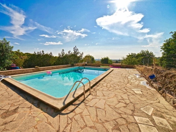 Casa de campo con piscina y vistas al mar en Santanyí