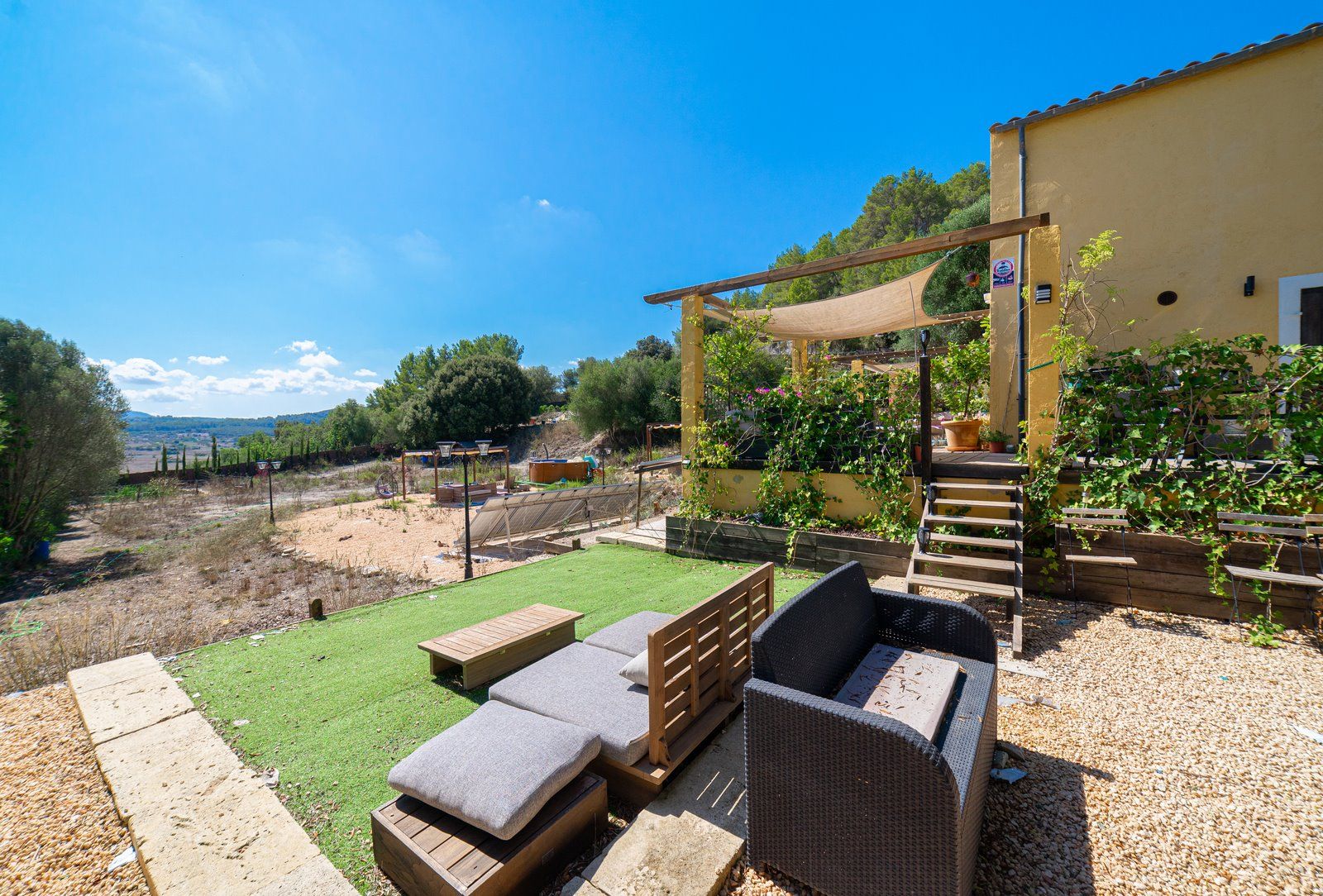 17-1222-Villasyfincasmallorca.jpg Casa de campo con piscina y vistas en Sineu, Mallorca