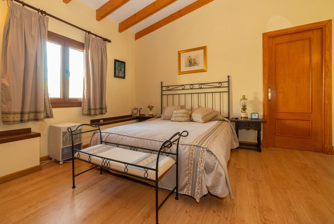 Casa familiar con piscina y vistas al Bosque de Bellver, Son Rapinya