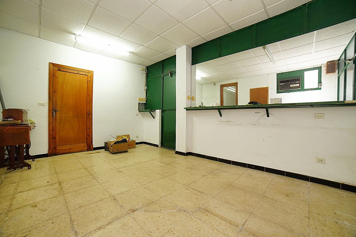 Casa de pueblo en venta en Binissalem con patio y nave anexa