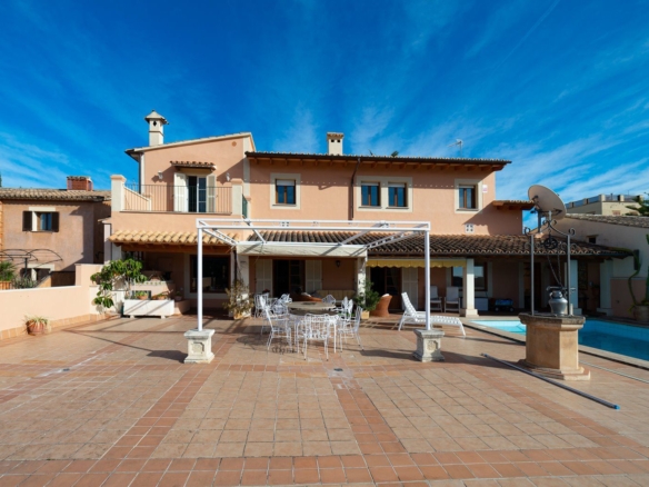 Casa familiar con piscina y vistas al Bosque de Bellver, Son Rapinya