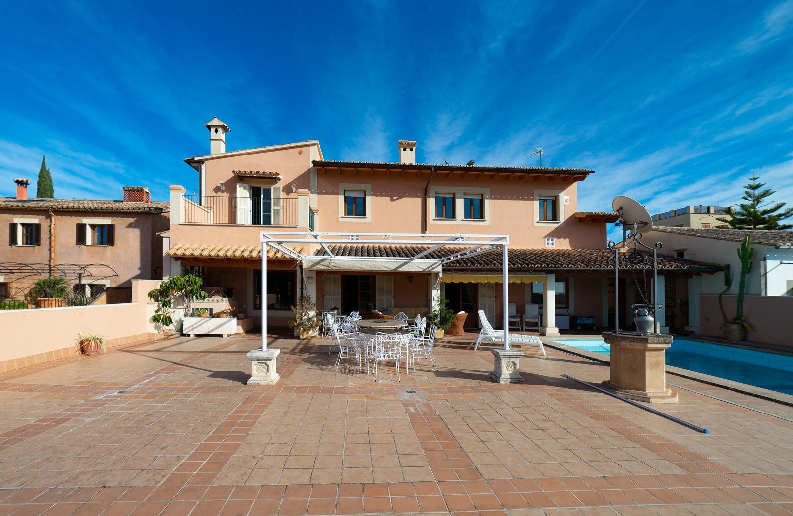 18-1240-Villasyfincasmallorca.jpg Casa familiar con piscina y vistas al Bosque de Bellver, Son Rapinya