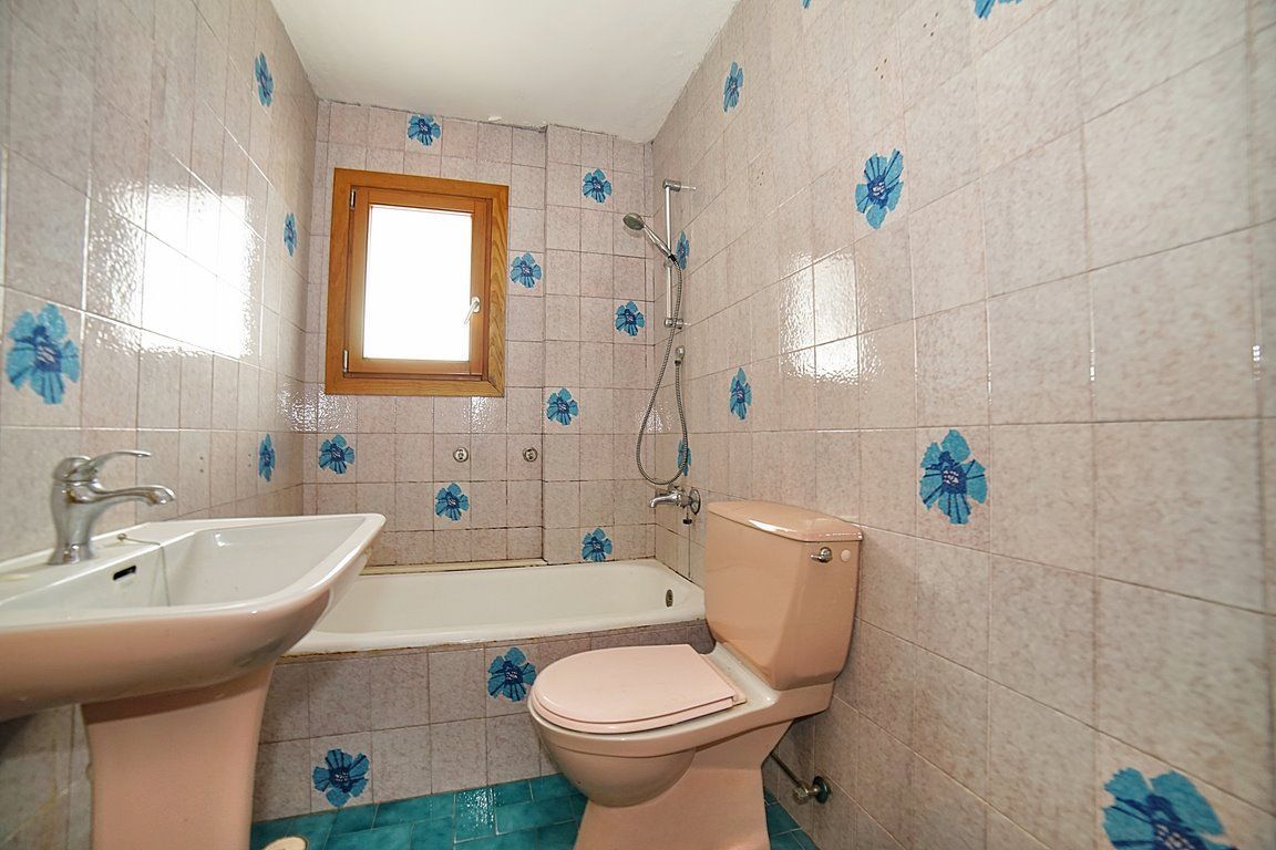 Casa de pueblo en venta en Binissalem con patio y nave anexa