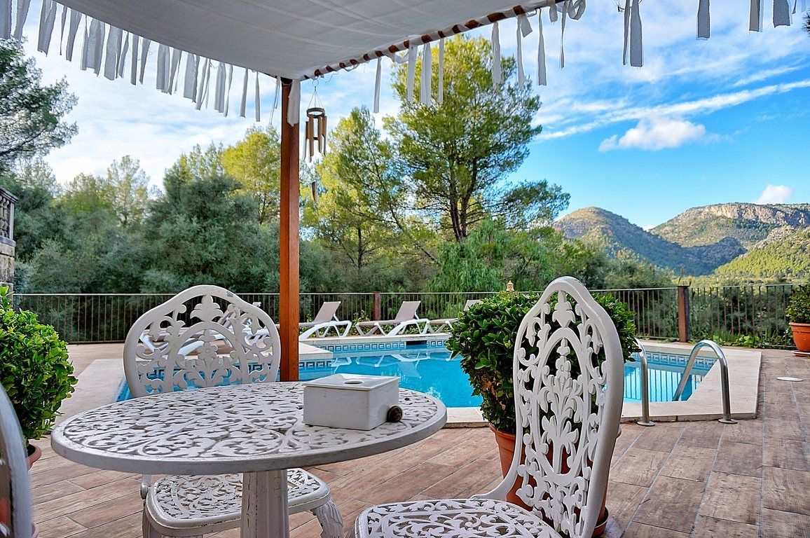 Villa con vistas y piscina en la Sierra de Tramuntana – Esporles