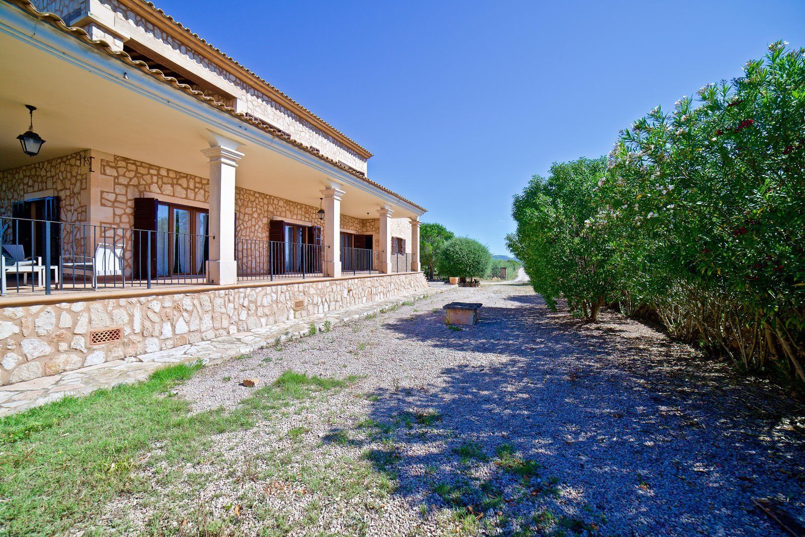 Casa de campo con piscina y vistas al mar en Es Llombards