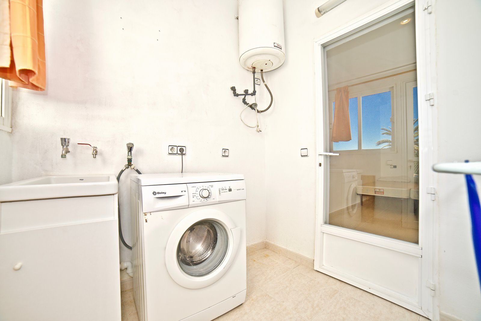 19-Villasyfincasmallorca-1.jpg Casa de pueblo renovada en venta en Santanyí con local