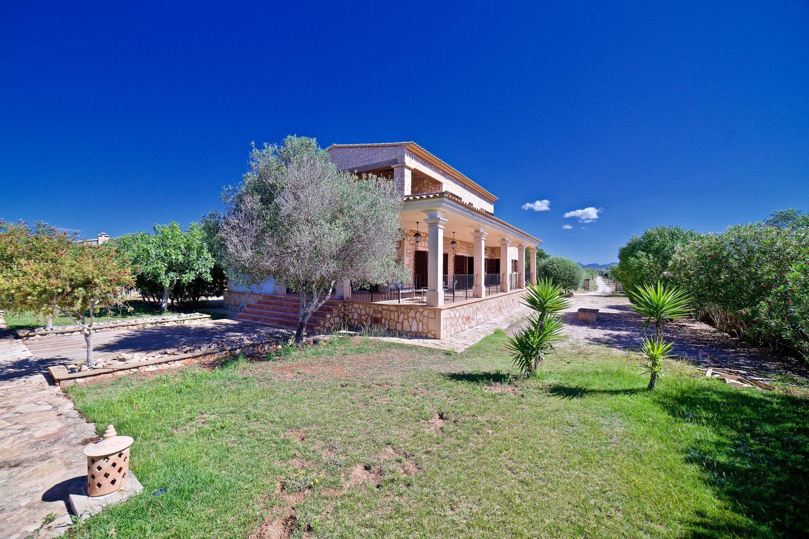 Casa de campo con piscina y vistas al mar en Es Llombards