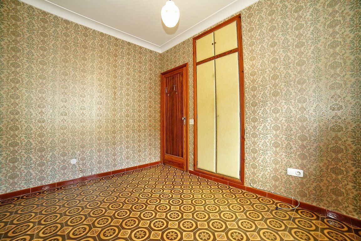 Casa de pueblo en venta en Binissalem con patio y nave anexa