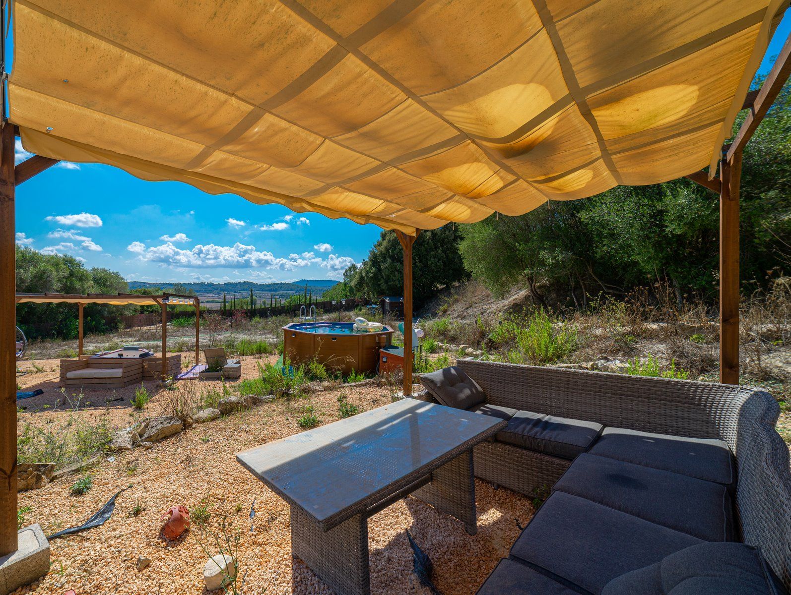 2-1222-Villasyfincasmallorca.jpg Casa de campo con piscina y vistas en Sineu, Mallorca