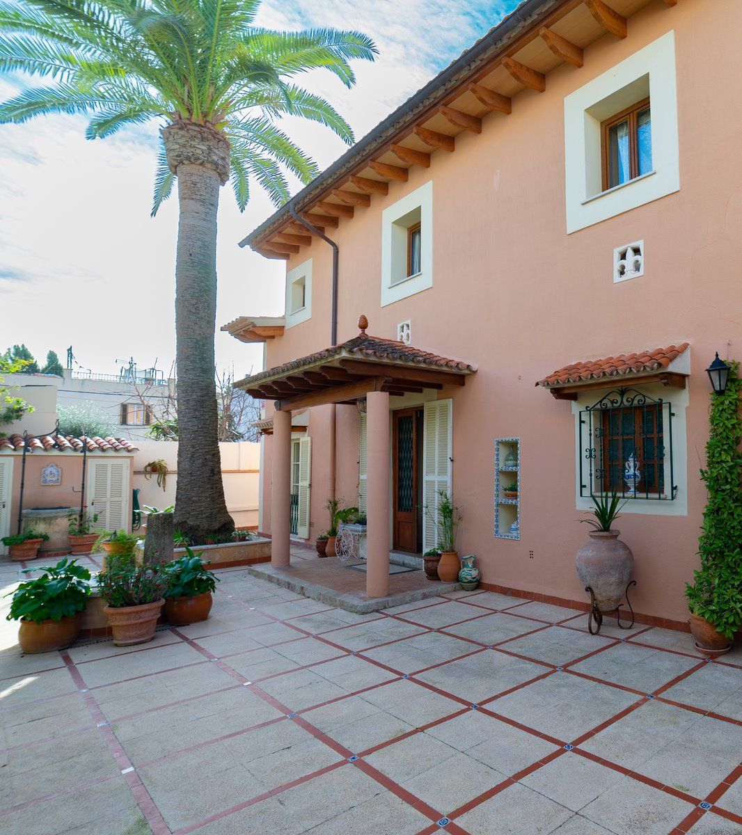 2-1240-Villasyfincasmallorca.jpg Casa familiar con piscina y vistas al Bosque de Bellver, Son Rapinya