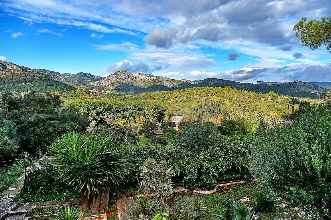 Villa con vistas y piscina en la Sierra de Tramuntana – Esporles