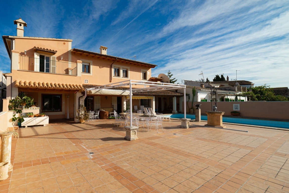 Casa familiar con piscina y vistas al Bosque de Bellver, Son Rapinya