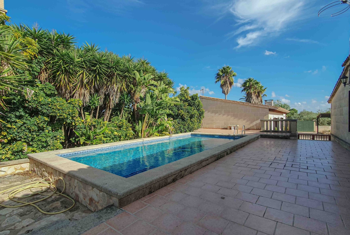 Casa de campo con piscina y casa de invitados en Campos