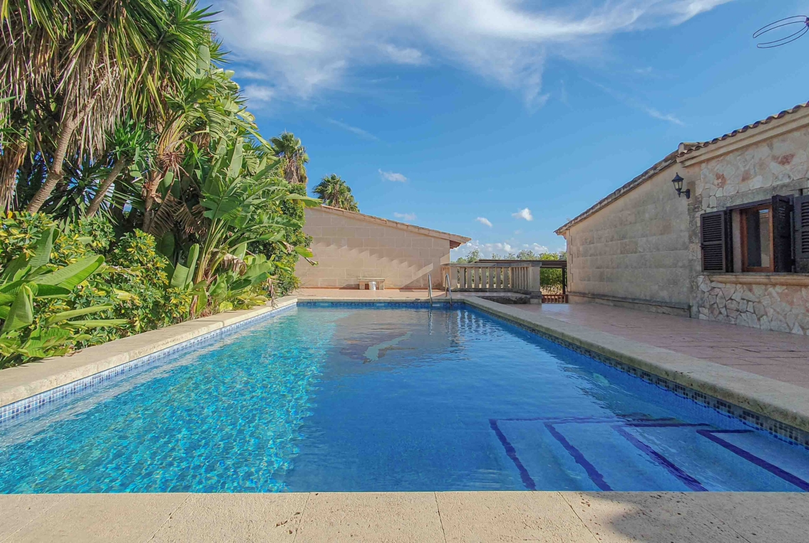 Casa de campo con piscina y casa de invitados en Campos