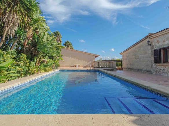 Casa de campo con piscina y casa de invitados en Campos