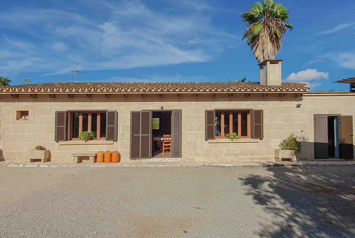 Casa de campo con piscina y casa de invitados en Campos