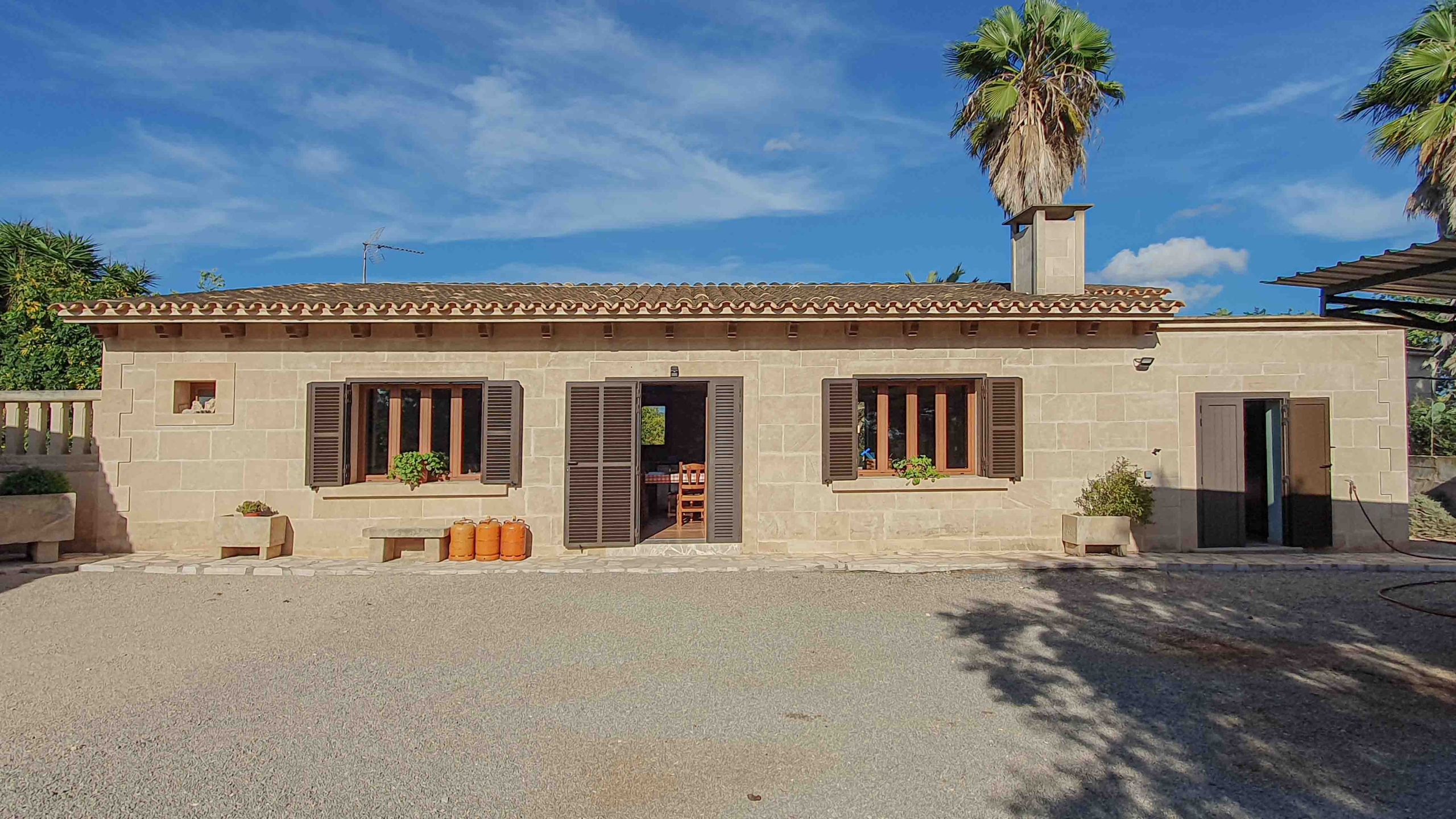 Casa de campo con piscina y casa de invitados en Campos