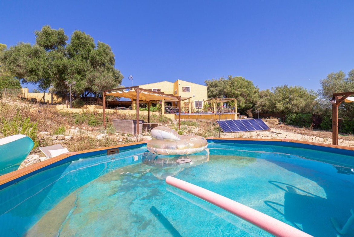 Casa de campo con piscina y vistas en Sineu, Mallorca