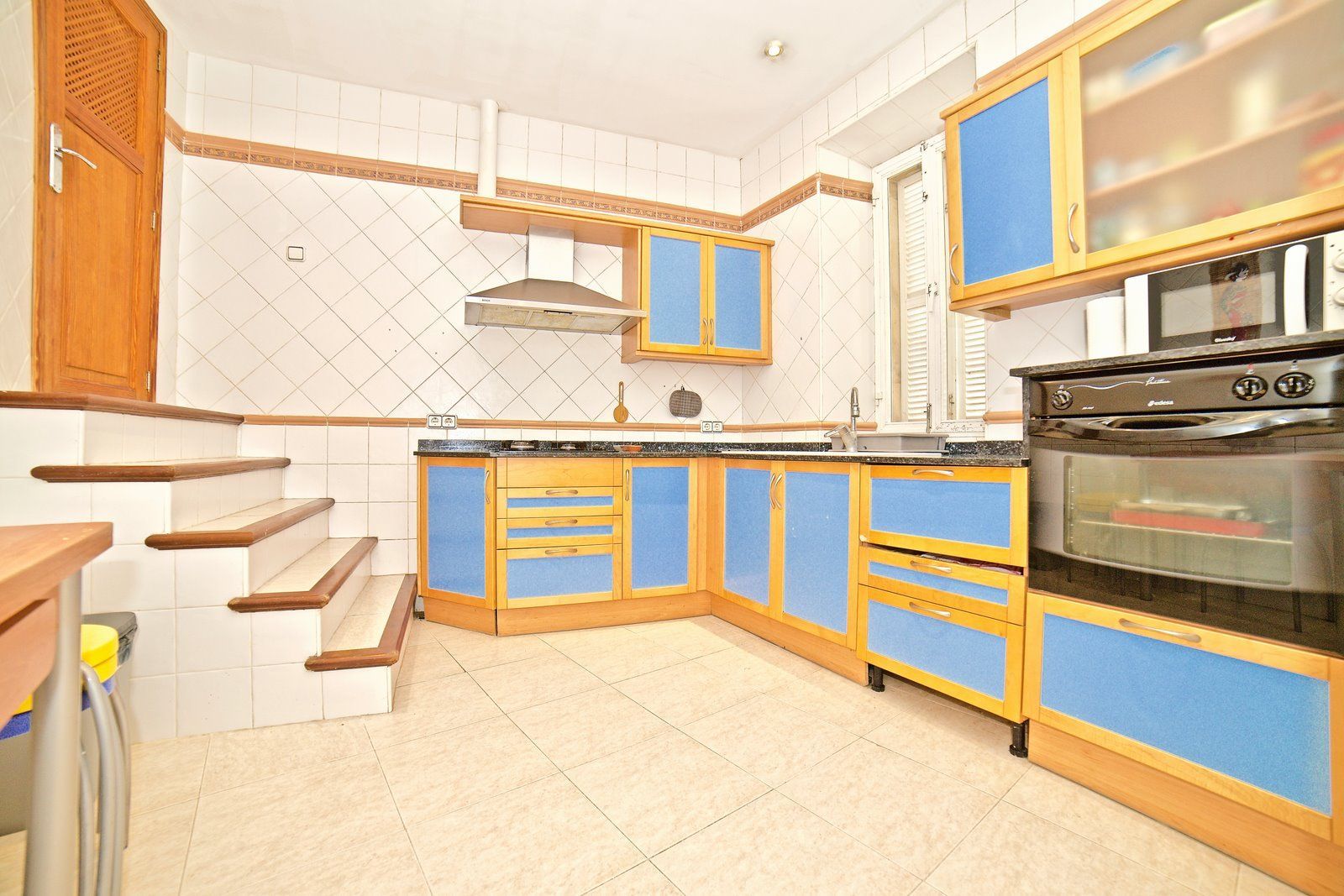 21-Villasyfincasmallorca-1.jpg Casa de pueblo renovada en venta en Santanyí con local
