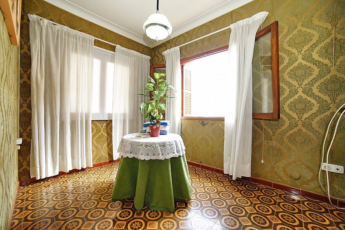Casa de pueblo en venta en Binissalem con patio y nave anexa