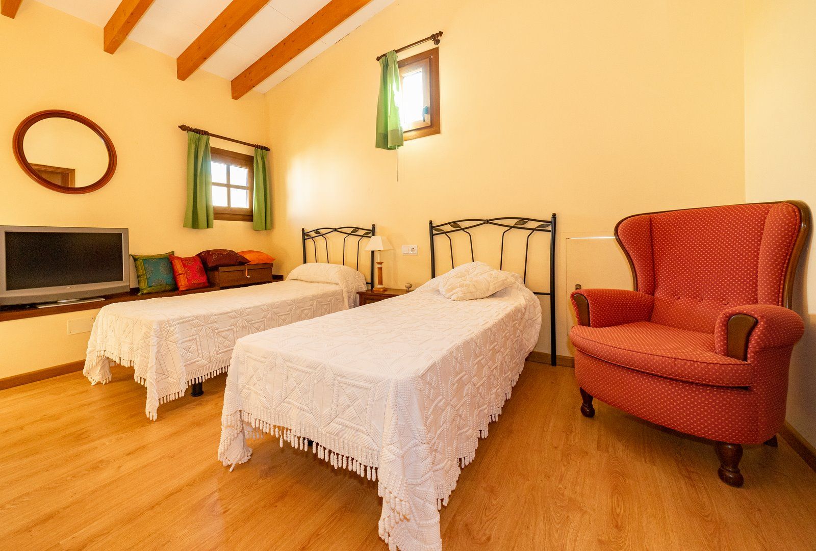 24-1240-Villasyfincasmallorca.jpg Casa familiar con piscina y vistas al Bosque de Bellver, Son Rapinya