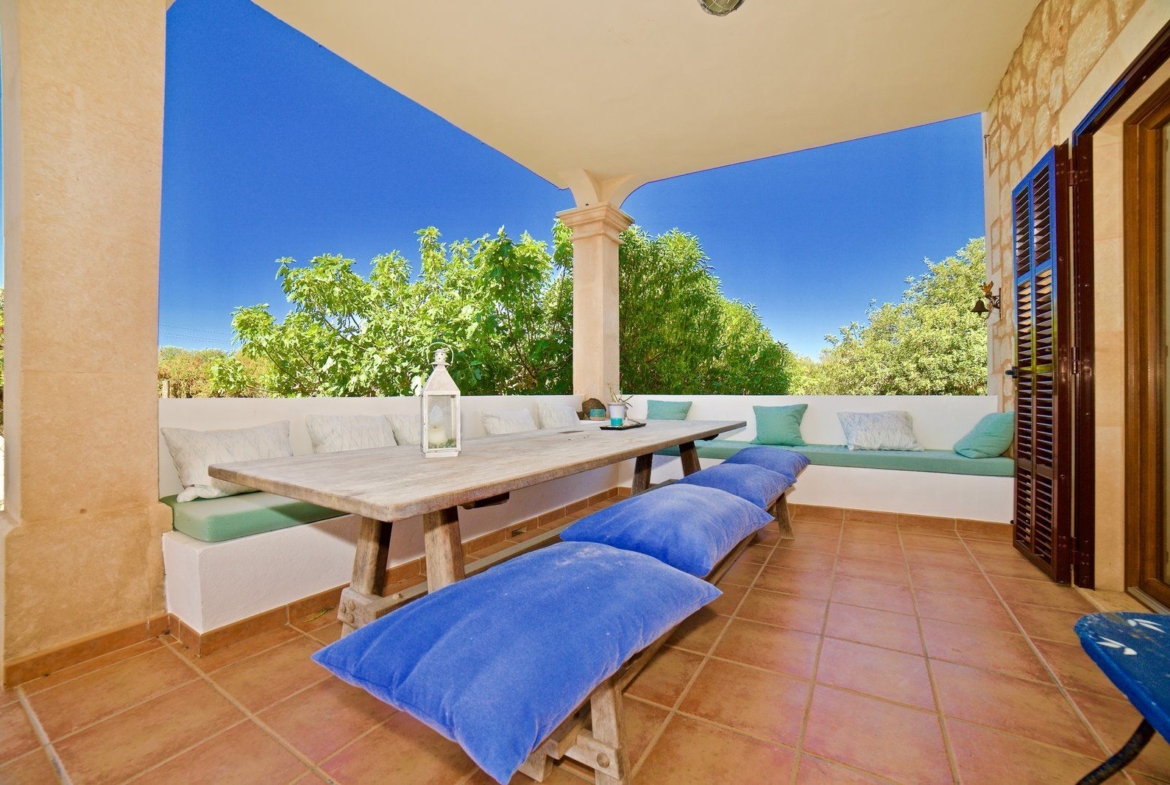Casa de campo con piscina y vistas al mar en Es Llombards