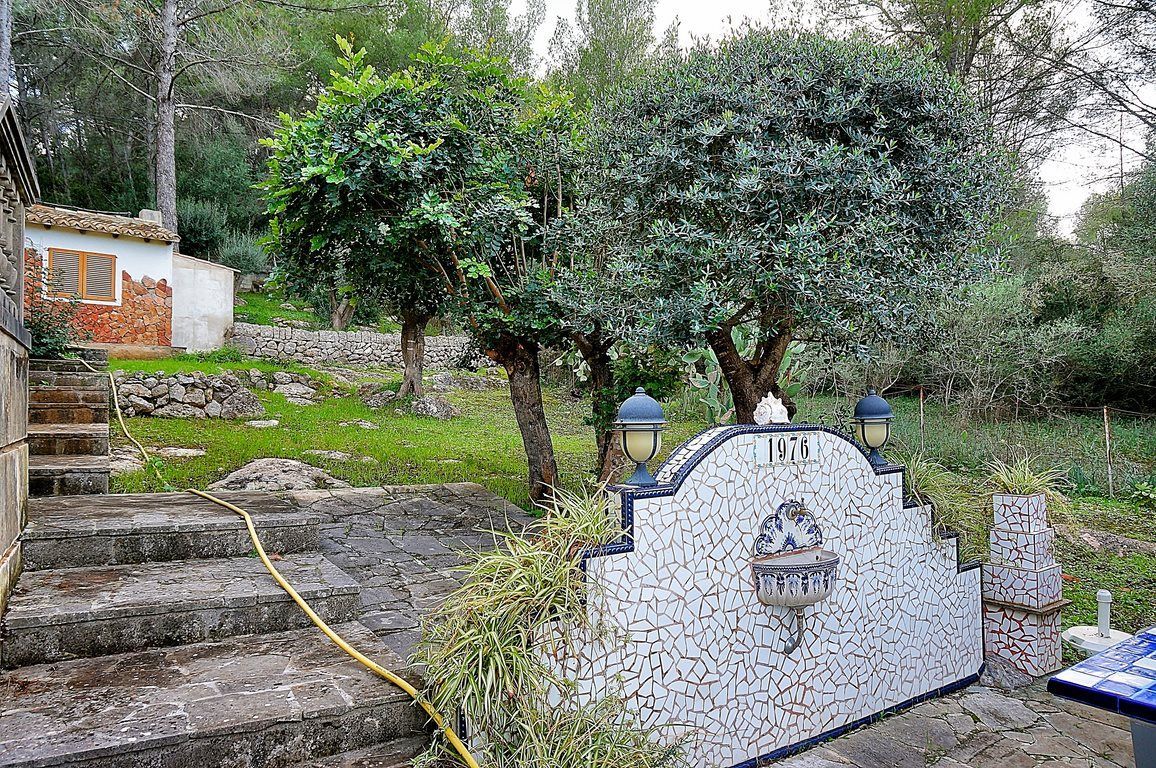 Villa con vistas y piscina en la Sierra de Tramuntana – Esporles