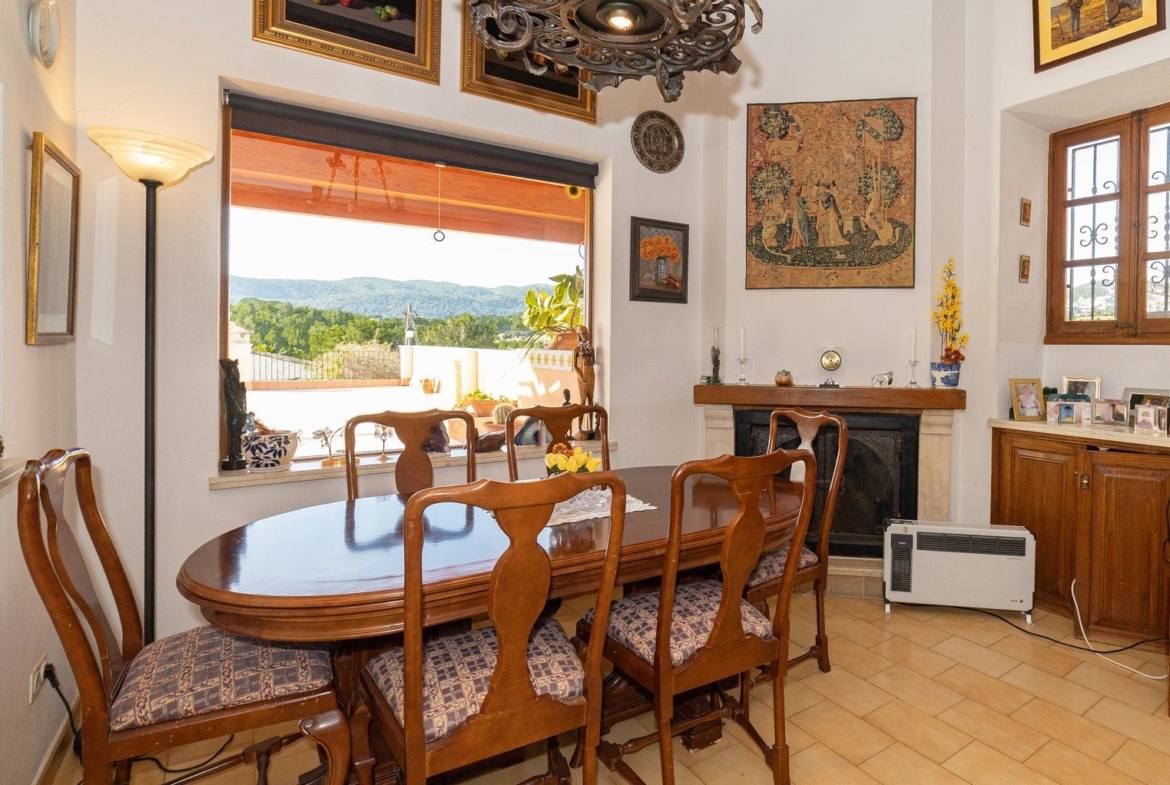 Casa familiar con piscina y vistas al Bosque de Bellver, Son Rapinya
