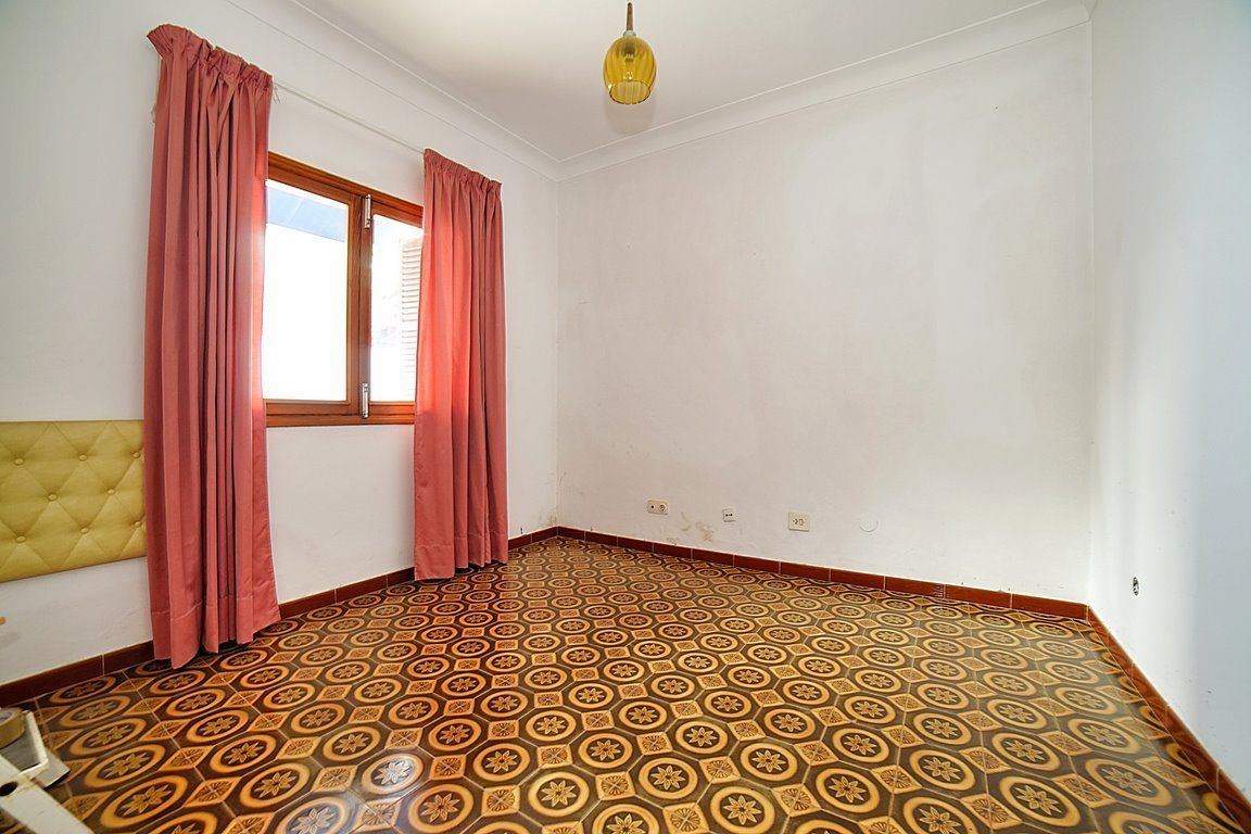 Casa de pueblo en venta en Binissalem con patio y nave anexa
