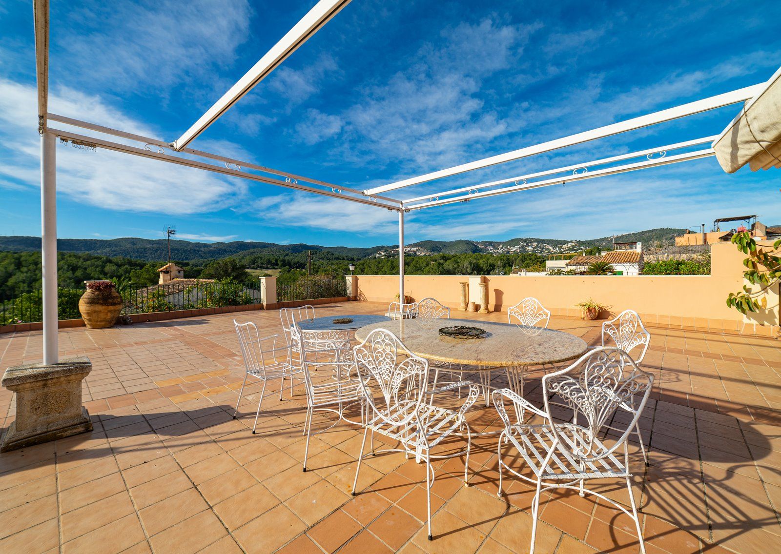28-1240-Villasyfincasmallorca.jpg Casa familiar con piscina y vistas al Bosque de Bellver, Son Rapinya