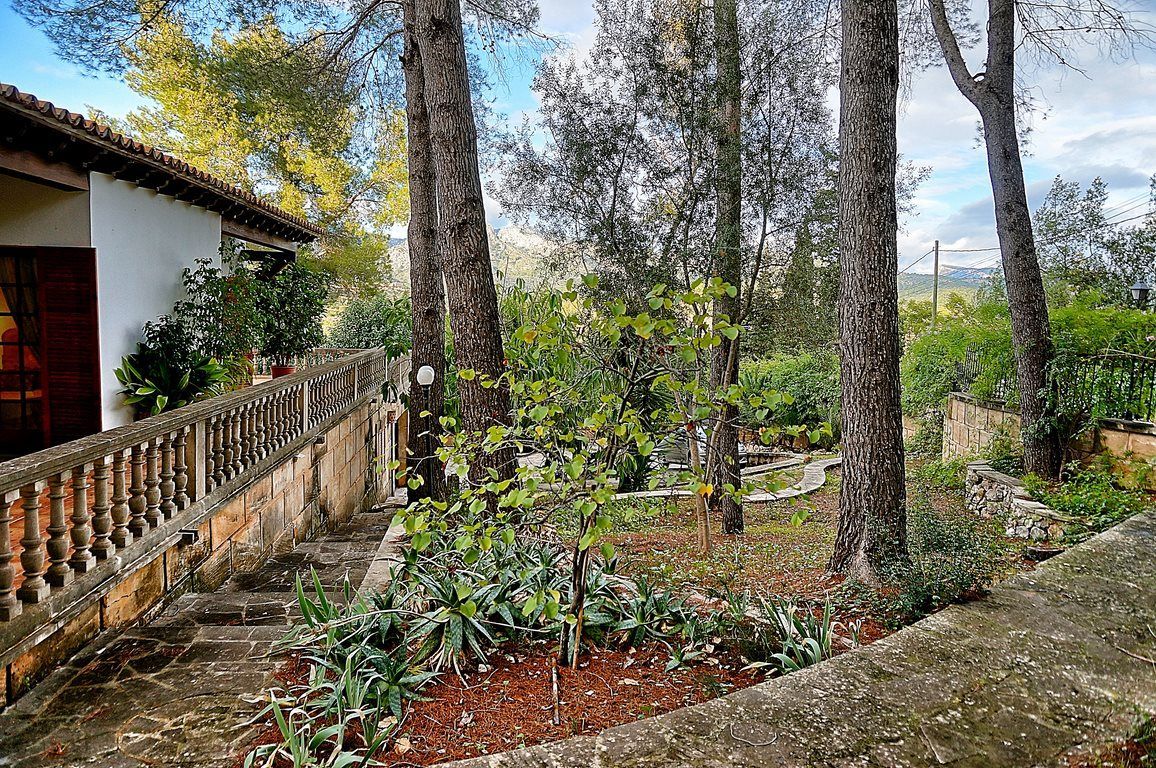 Villa con vistas y piscina en la Sierra de Tramuntana – Esporles