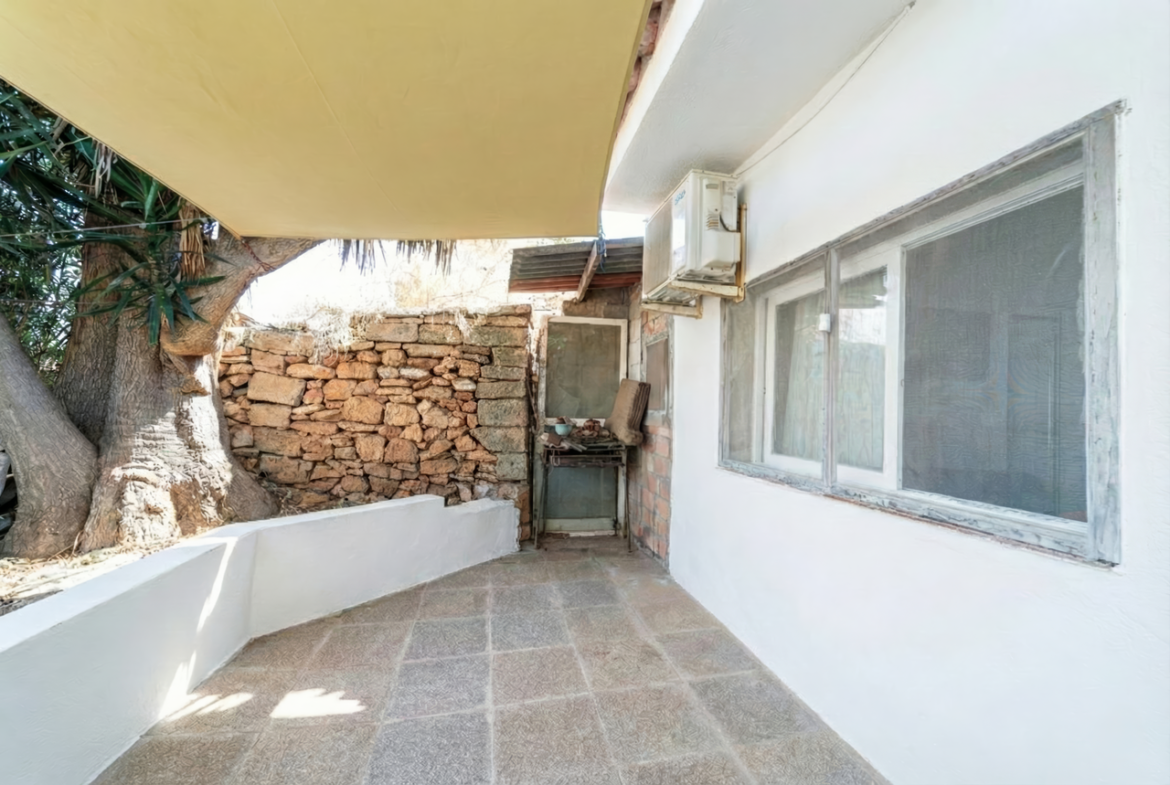 Casa de pueblo de 215 m² con dos fincas registrales y doble acceso en Ses Salines