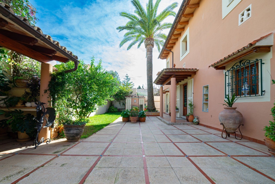 Casa familiar con piscina y vistas al Bosque de Bellver, Son Rapinya