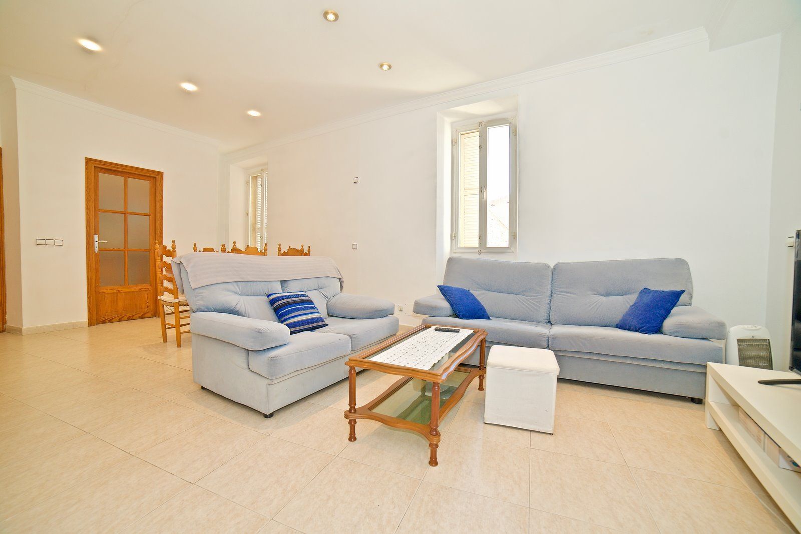 3-Villasyfincasmallorca-1.jpg Casa de pueblo renovada en venta en Santanyí con local