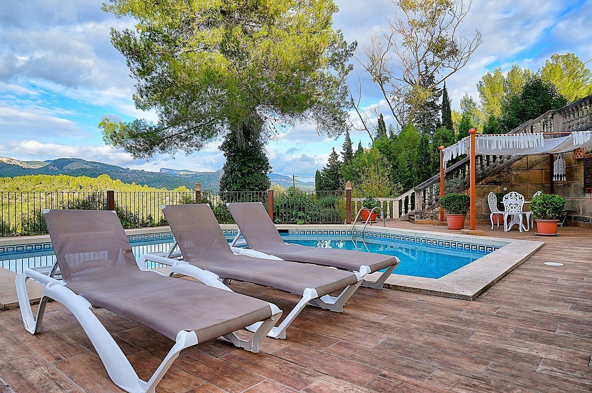 Villa con vistas y piscina en la Sierra de Tramuntana – Esporles