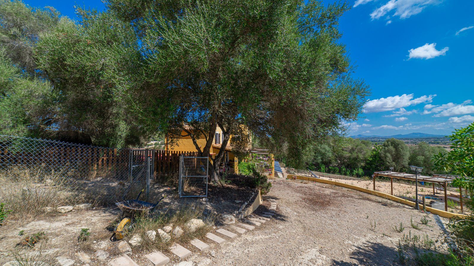 30-1222-Villasyfincasmallorca.jpg Casa de campo con piscina y vistas en Sineu, Mallorca
