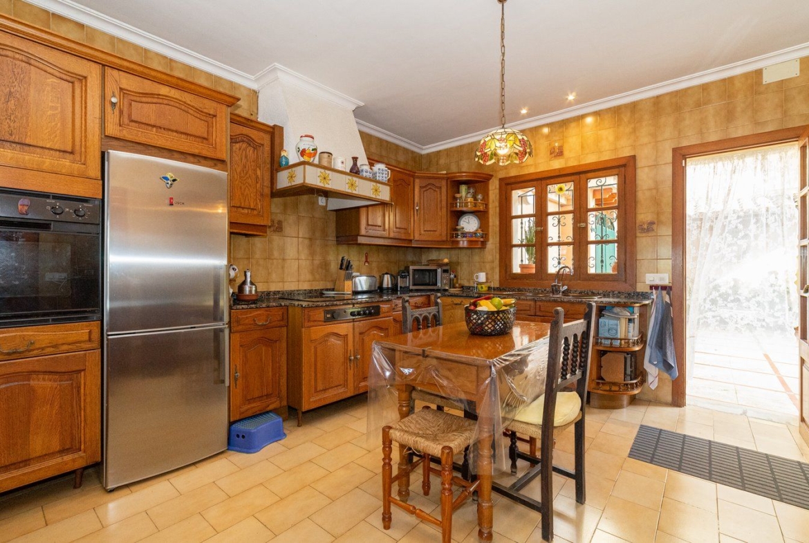 Casa familiar con piscina y vistas al Bosque de Bellver, Son Rapinya